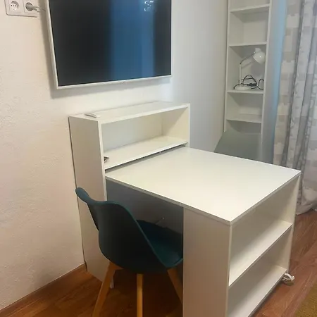 Cozy With Fireplace And Free Parking Riga