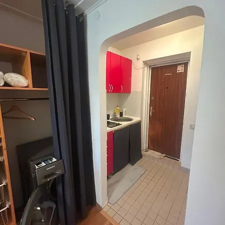 Cozy With Fireplace And Free Parking
