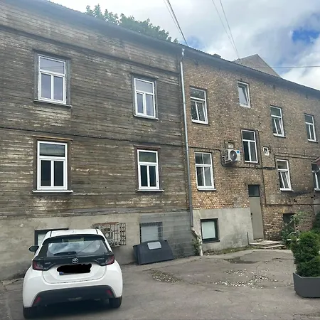 Cozy With Fireplace And Free Parking